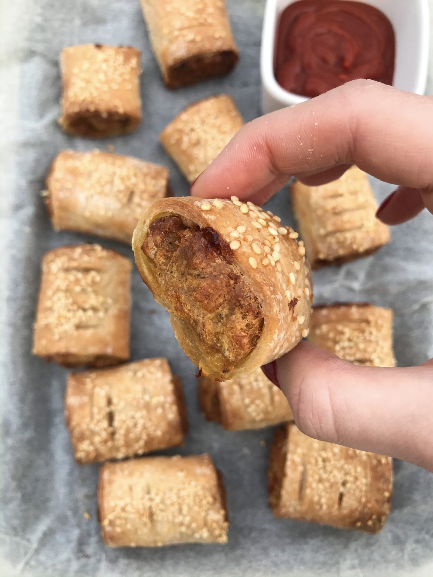 Easy sausage rolls! (gluten free & vegan)